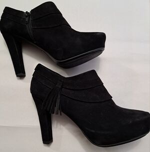 Me Too Black Suede Platform Booties   Size 6.5